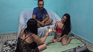A nejem látni akarta, ahogy a kurvája először kapja fenékbe